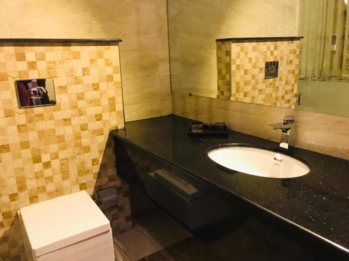 Royaute Luxury Hotel Sialkot Exterior foto